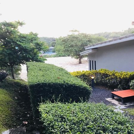 Koh Sirey Beachfront Pool Villa Phuket Buitenkant foto