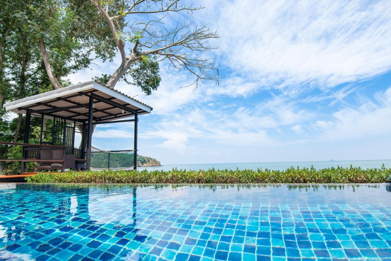 Koh Sirey Beachfront Pool Villa Phuket Buitenkant foto