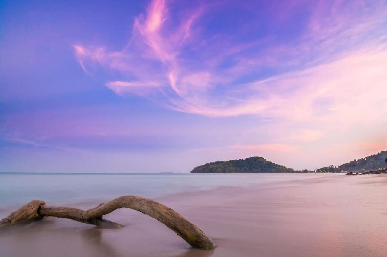 Koh Sirey Beachfront Pool Villa Phuket Buitenkant foto