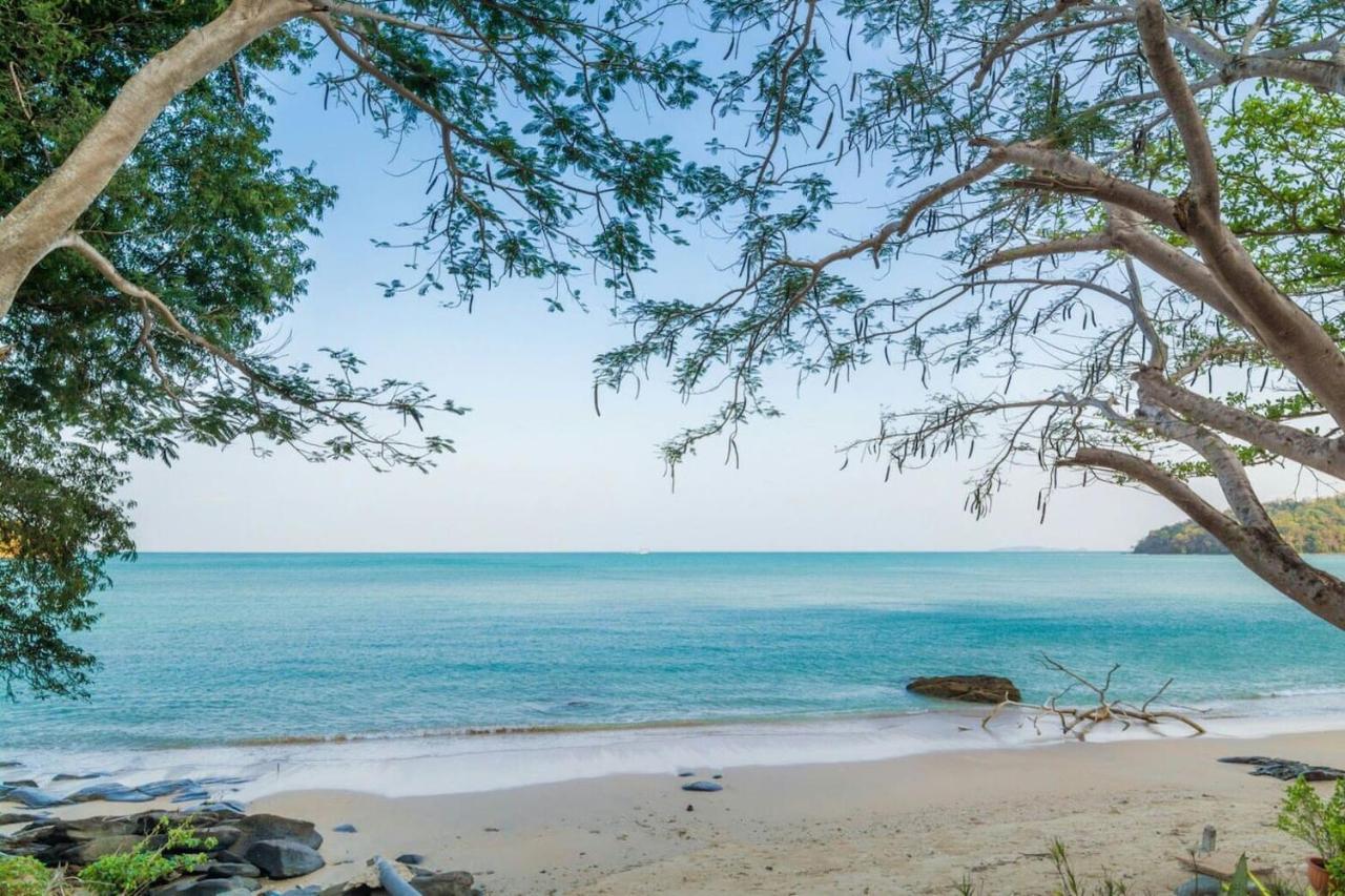 Koh Sirey Beachfront Pool Villa Phuket Buitenkant foto