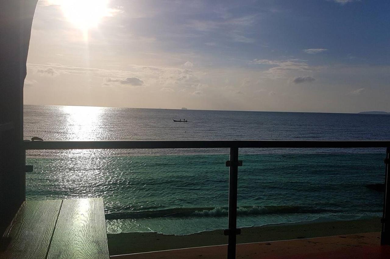 Koh Sirey Beachfront Pool Villa Phuket Buitenkant foto