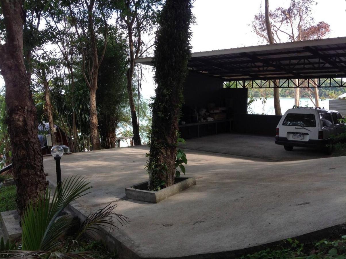 Koh Sirey Beachfront Pool Villa Phuket Buitenkant foto