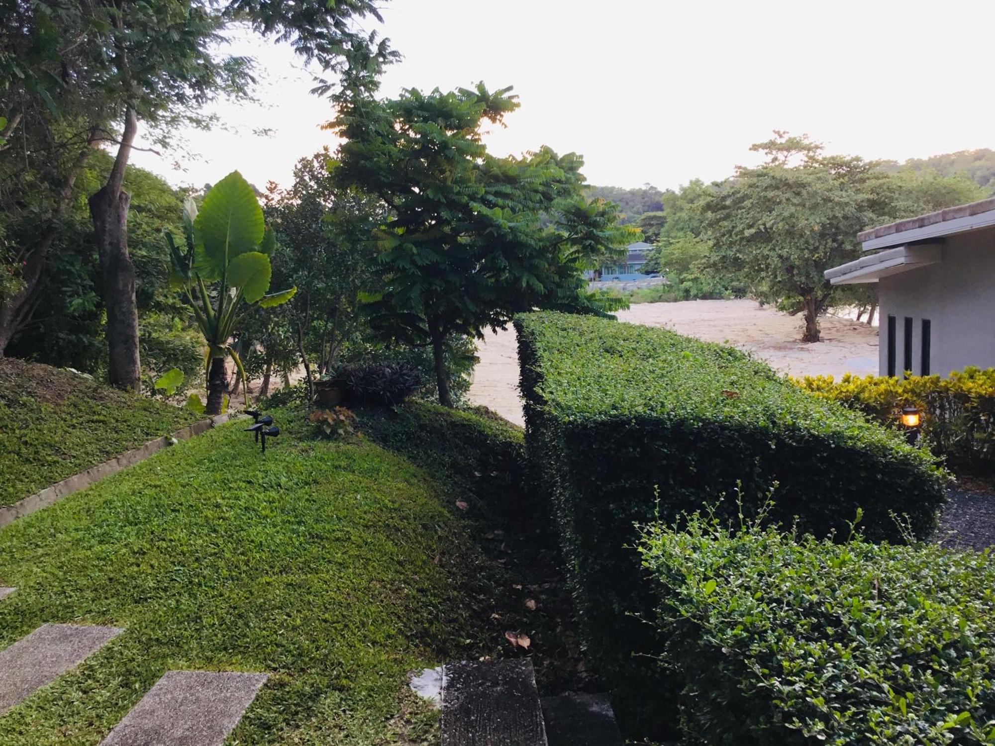Koh Sirey Beachfront Pool Villa Phuket Buitenkant foto