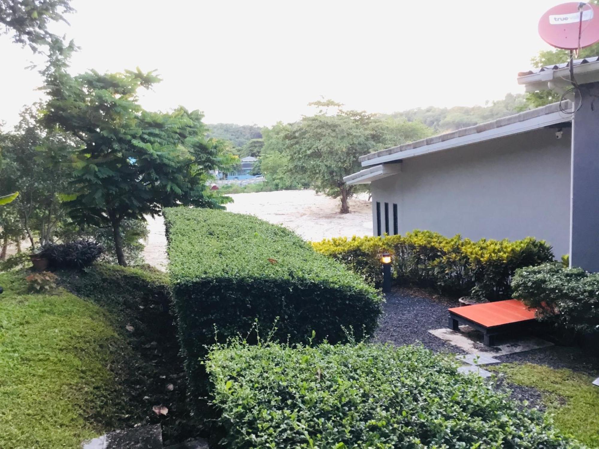 Koh Sirey Beachfront Pool Villa Phuket Buitenkant foto